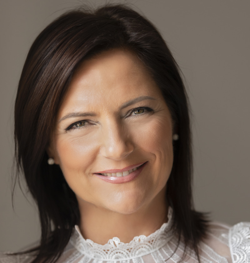 A fiatalokra leselkedő internetes veszélyekről