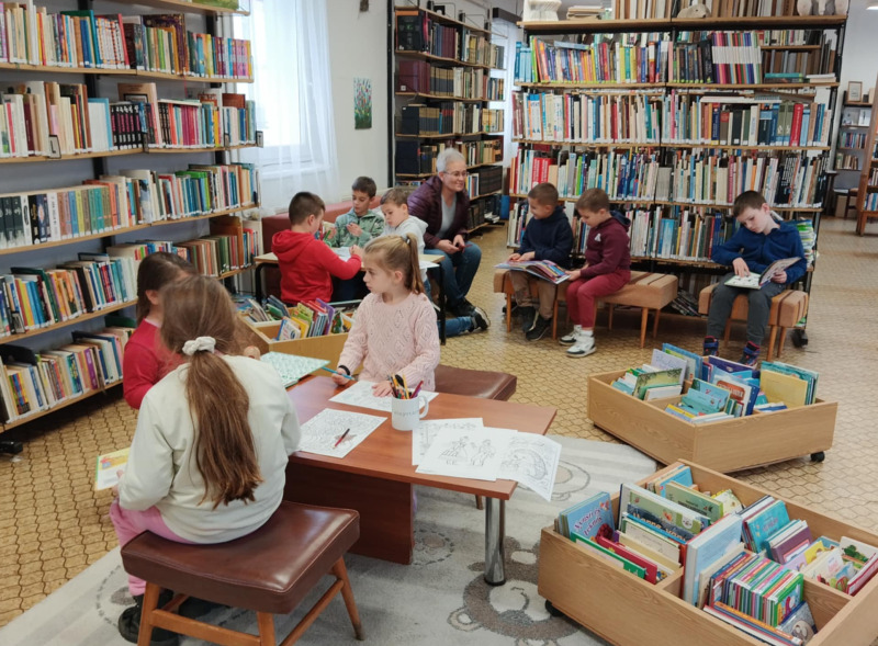 Egy nap a könyvtárban 