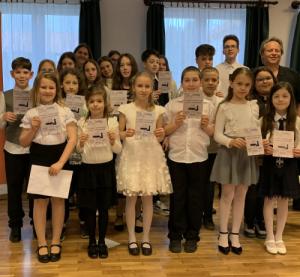 Négykezes zongoradarabok